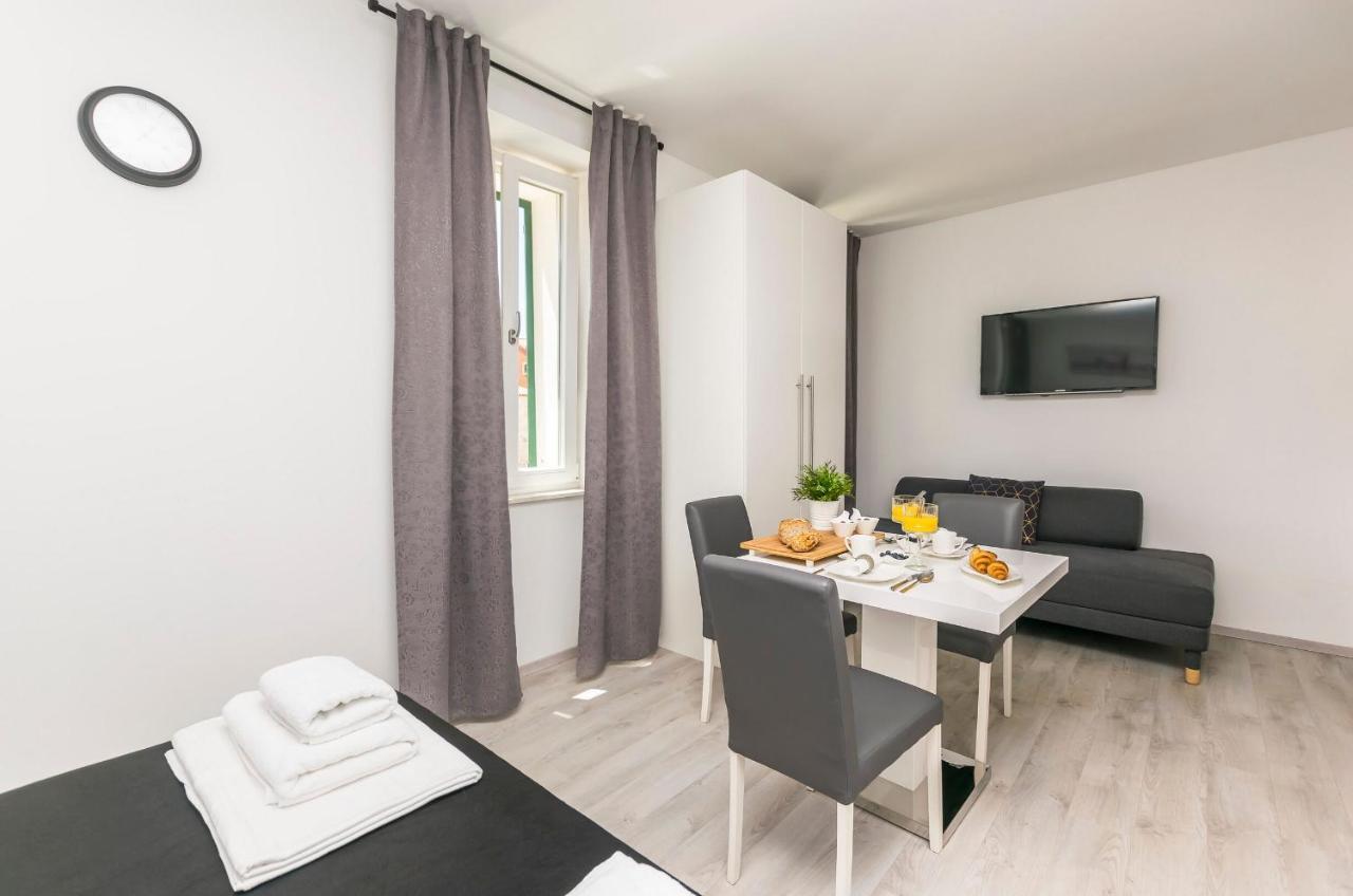 Apartments And Rooms Adriatic Suites Šibenik Exterior foto