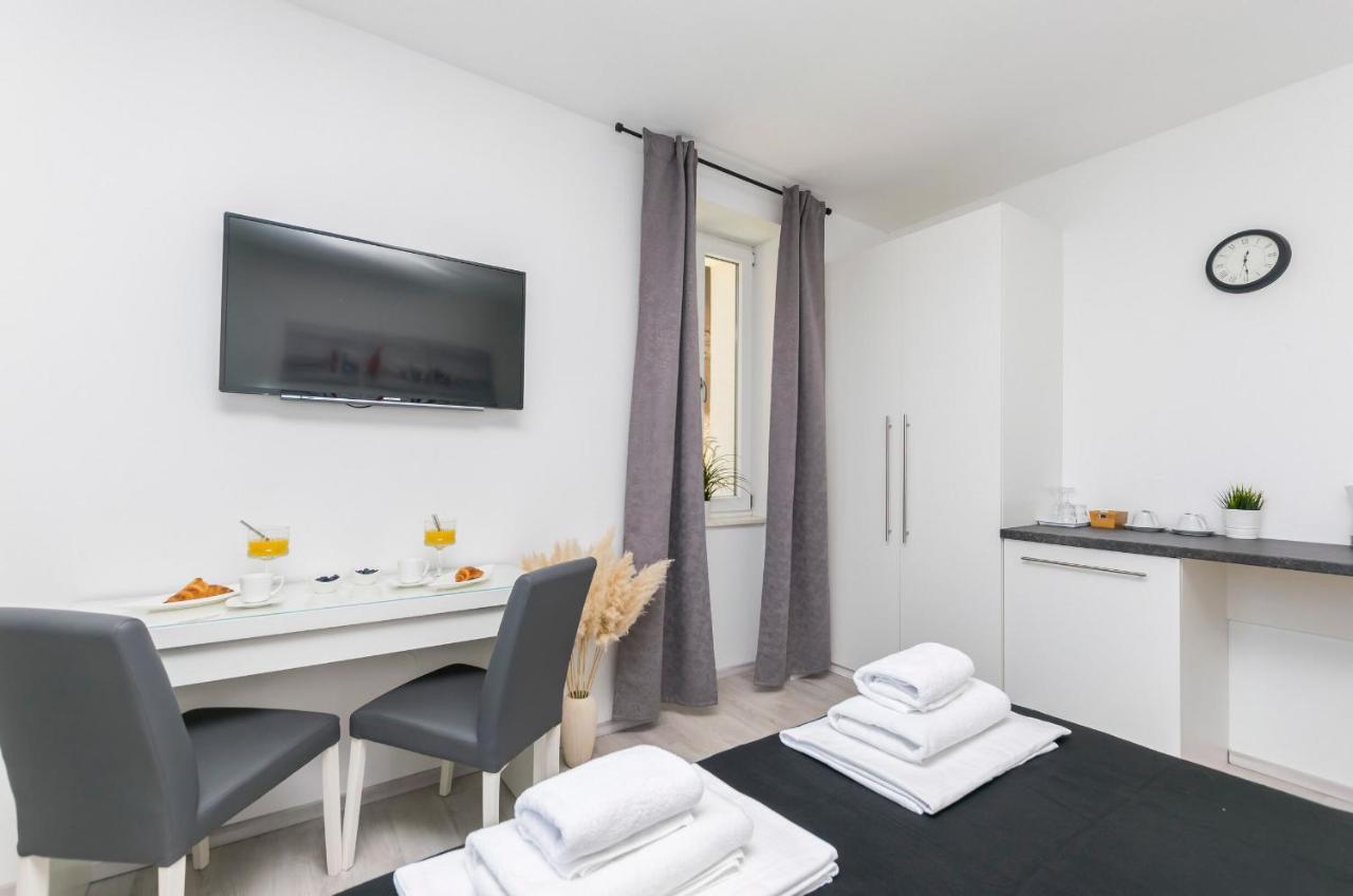 Apartments And Rooms Adriatic Suites Šibenik Exterior foto
