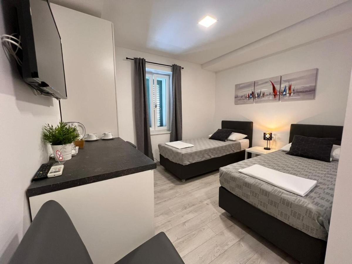 Apartments And Rooms Adriatic Suites Šibenik Exterior foto